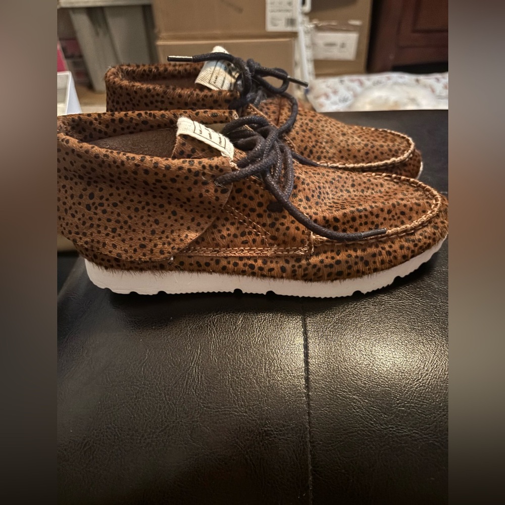 Brown Suede Ankle Boots with White Sole/Zara